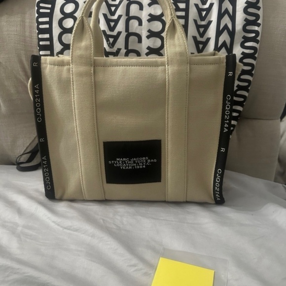 Marc Jacobs Medium Tote Bag - Picture 2 of 3